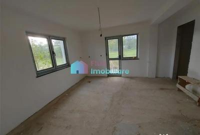 Casă cu 4 camere cu Teren 8450 Mp în Central - 13