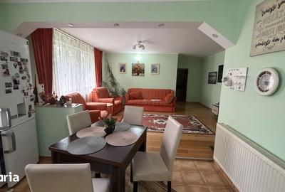 Apartament cu 3 camere semidecomandat în Central - 1