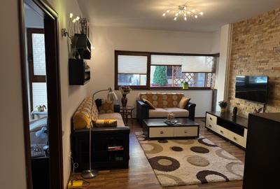 Apartament cu 3 camere semidecomandat, mobilat în Central - 1