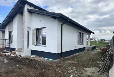 Casă individuală cu 4 camere cu Teren 435 Mp în Micești - 2