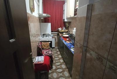 Apartament cu 3 camere semidecomandat în Micro III - 2