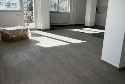 Apartament cu 3 camere decomandat în Central - 1