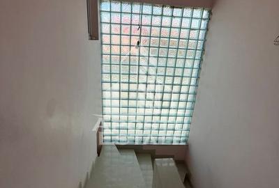 Casa invididuala cu 13 camere, situata in zona Mehala - 7