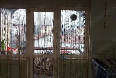 Apartament cu 2 camere decomandat în Micro 4 - 5