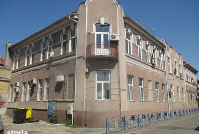 Spațiu comercial, de 1,057 mp, în Central - 3