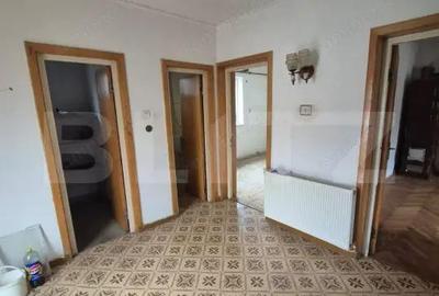 Casa pentru familie, cu curte mare ?i ie?ire la rau in Cugir - 6