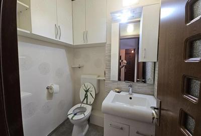 Apartament cu 3 camere decomandat în Micro 16