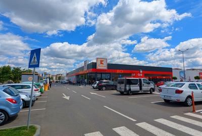 Spatiu comercial 223 mp, vitrina 13 ml, acces dublu, Bd. Metalurgiei - 11