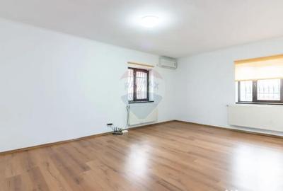 Spațiu comercial, de 374 mp, în Central - 10