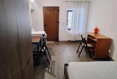 Garsonieră decomandată în Central