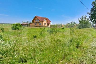 Teren de 2000 mp, în Central