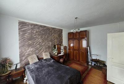 Casă cu 6 camere cu Canalizare în Titulescu