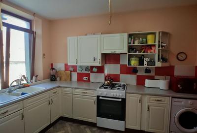 Casă individuală cu 12 camere cu Canalizare în Vulcan - 2