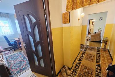 Apartament cu 3 camere semidecomandat, mobilat în Central - 1