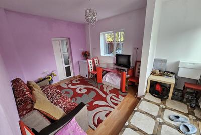 Casă cu 4 camere decomandat în Strejnicu - 1