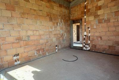 Casa individuala la rosu - 130 mp utili, teren 440 mp, drum privat - 19