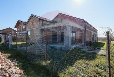 Casă cu 3 camere cu Teren 250 Mp în Bod - 1