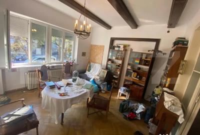 Apartament cu 6 camere decomandat în Central