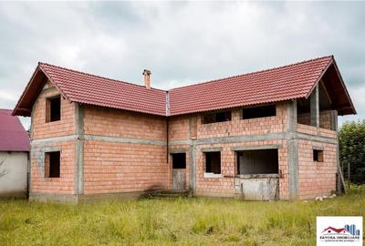 Casa de Zona Batos cu Oportunitati Maxime de Dezvoltare - 2