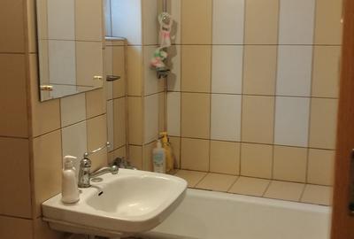 Apartament 3 camere - Km.4 - Billa - 80.000 euro (Cod E5) - 8