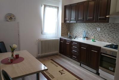 Apartament cu 2 camere semidecomandat, mobilat în Take Ionescu