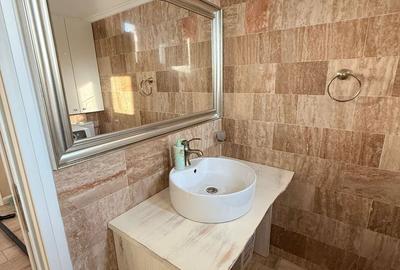 Apartament cu 4 camere decomandat în CET - 5