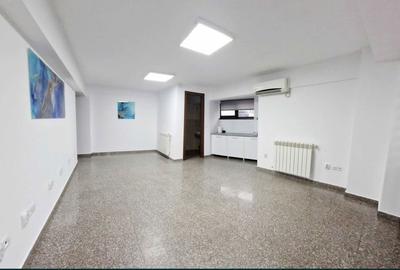 Spațiu comercial, de 47 mp, în Central - 1