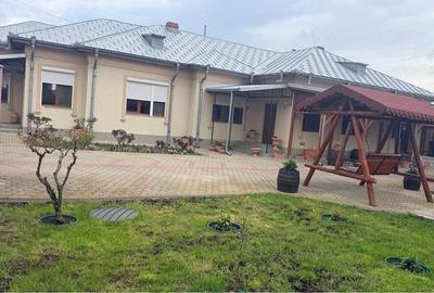 Casă cu 6 camere cu Teren 1707 Mp în Sihlea - 1