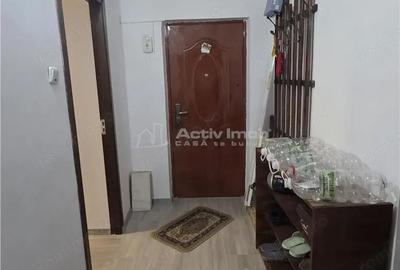 Apartament cu 3 camere decomandat în Calea București