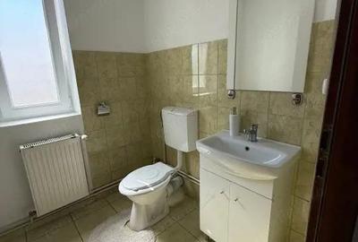 Apartament cu 3 camere decomandat, mobilat în Buziașului