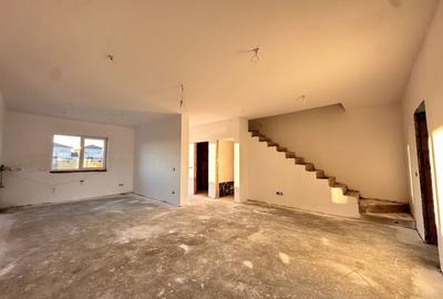 Duplex cu 4 camere cu Canalizare în Moșnița Nouă - 2