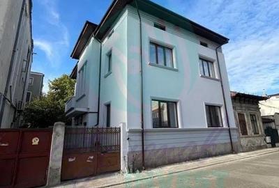 Casă individuală cu 8 camere cu Canalizare în Parcul Carol - 1