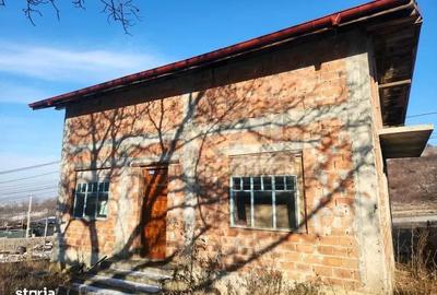 Casă cu 4 camere cu Teren 638 Mp în Tomești - 2