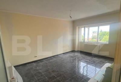 Apartament de vanzare, cu 3 camere, semidecomandat, 84 mp, z - 5