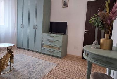Garsonieră decomandată în Central