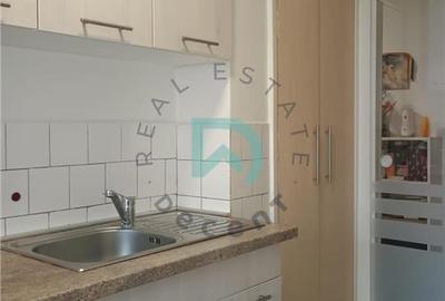 Apartament cu 2 camere decomandat în Tractorul - 11