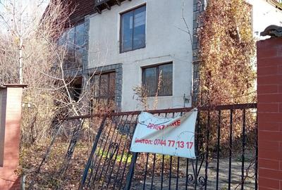 Casă individuală cu 9 camere cu Teren 1936 Mp în Central - 1