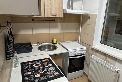 Garsonieră decomandată în Apărătorii Patriei