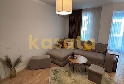 Apartament cu 2 camere semidecomandat, mobilat în Central
