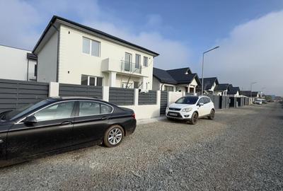 Casă individuală cu 5 camere cu Canalizare în Central - 2