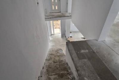 Casă cu 9 camere cu Canalizare în Central - 9