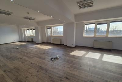 Birou, de 438 mp, în P-ța Victoriei - 19