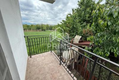 Apartament cu 3 camere decomandat în Micești - 2