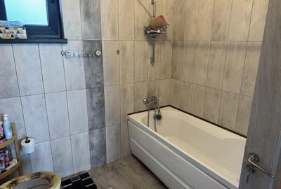 Casă cu Teren 400 Mp în Central - 2