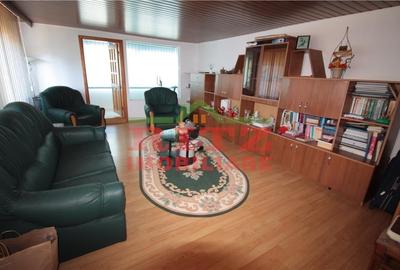 VILA  P+E+M, ideala pentru doua familii, zona Ionascu - 3