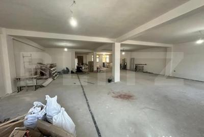 Spațiu comercial, de 200 mp, în Baza 3