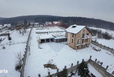 Casă cu 7 camere cu Teren 3700 Mp în Livezeni