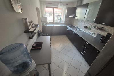 Casă cu 5 camere cu Teren 250 Mp în Central