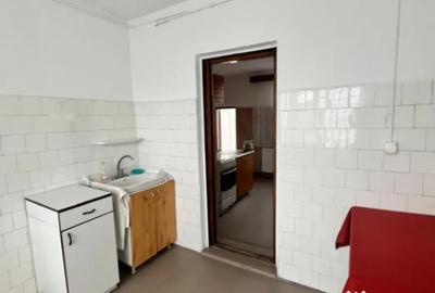 Spațiu comercial, de 1,388 mp, în Central - 4