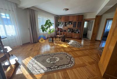 Vila + teren de vanzare cu priveliste panoramica – vis a vis de statuia Ursulet - 19